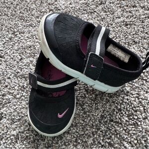 Nike Baby Size 4 Girl Shoes